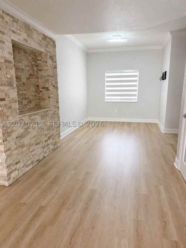 7429 Nw 182nd St - Photo 5 of 12