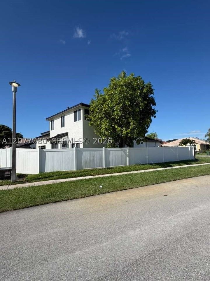 1920 Nw 182nd Ter #0 - Photo 4 of 10