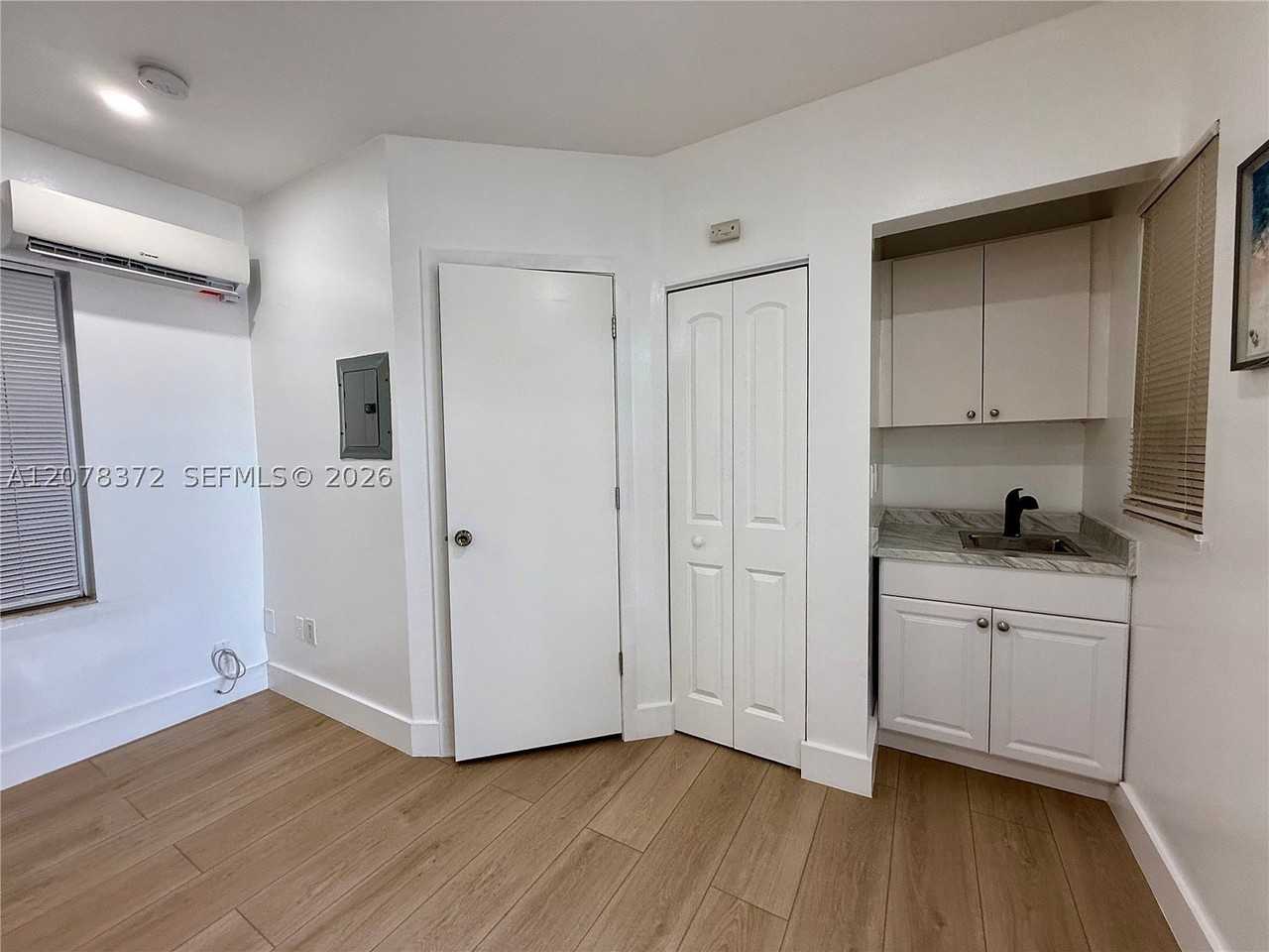 427 Ne 62nd St #5 - Photo 2 of 5