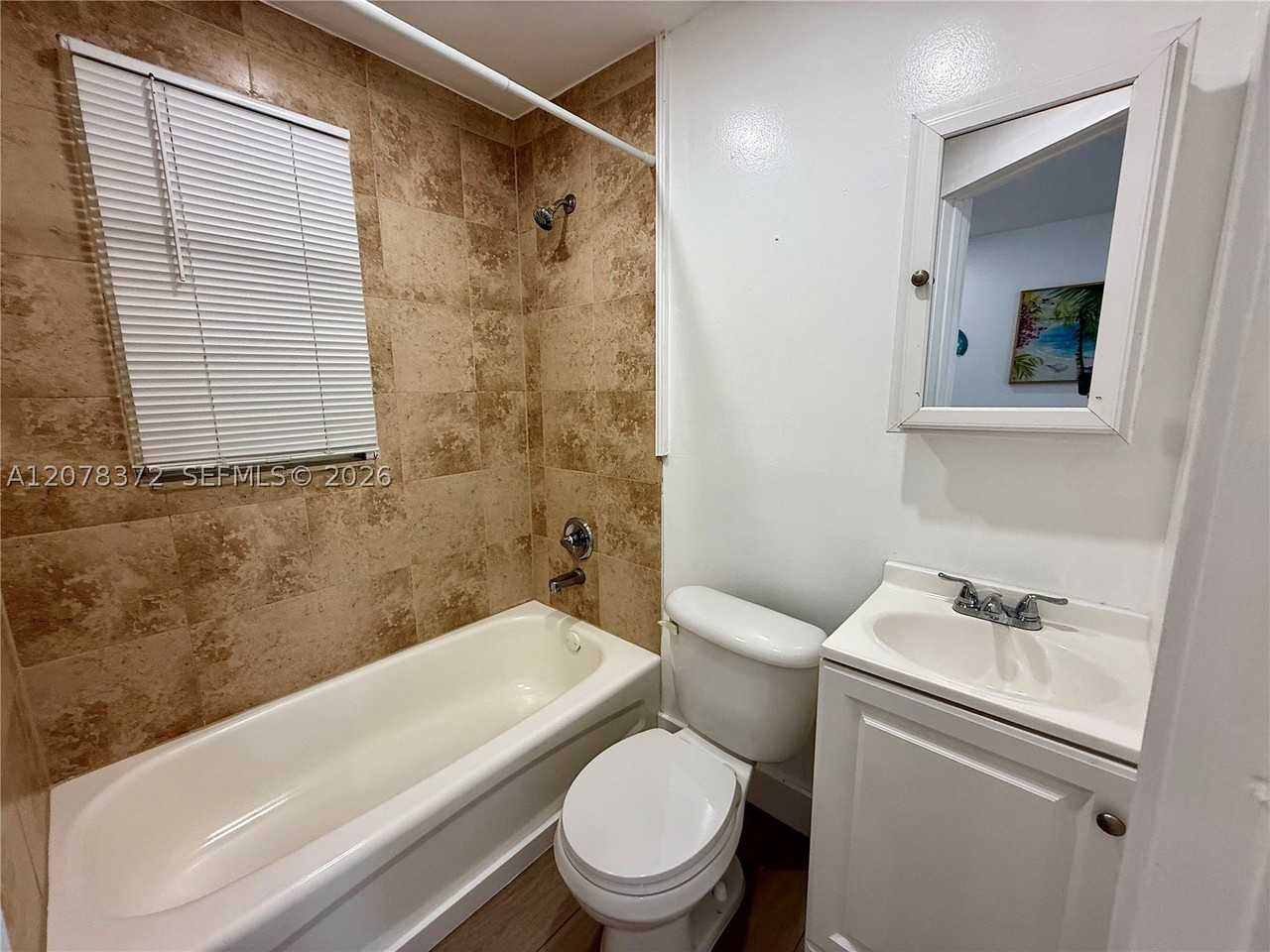 427 Ne 62nd St #5 - Photo 4 of 5
