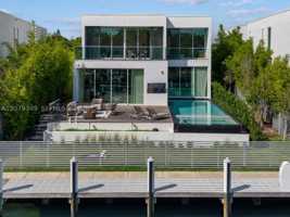 featured image of 1031 W 48th St #6