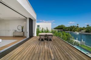 featured image of 1031 W 48th St #6