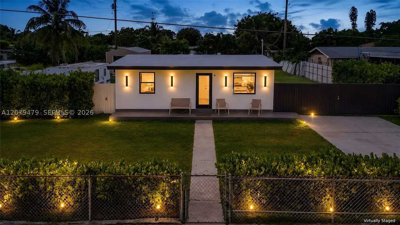 10420 Sw 182nd St - Photo 2 of 28