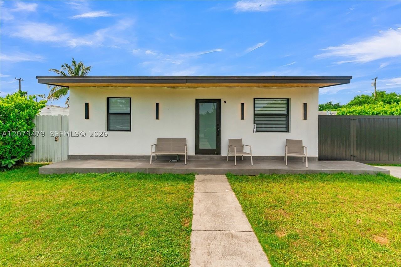 10420 Sw 182nd St - Photo 3 of 28