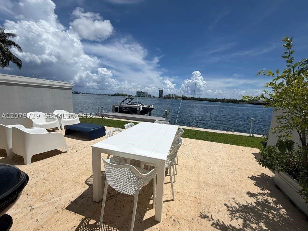 8031 Ne Bayshore Ct #8031