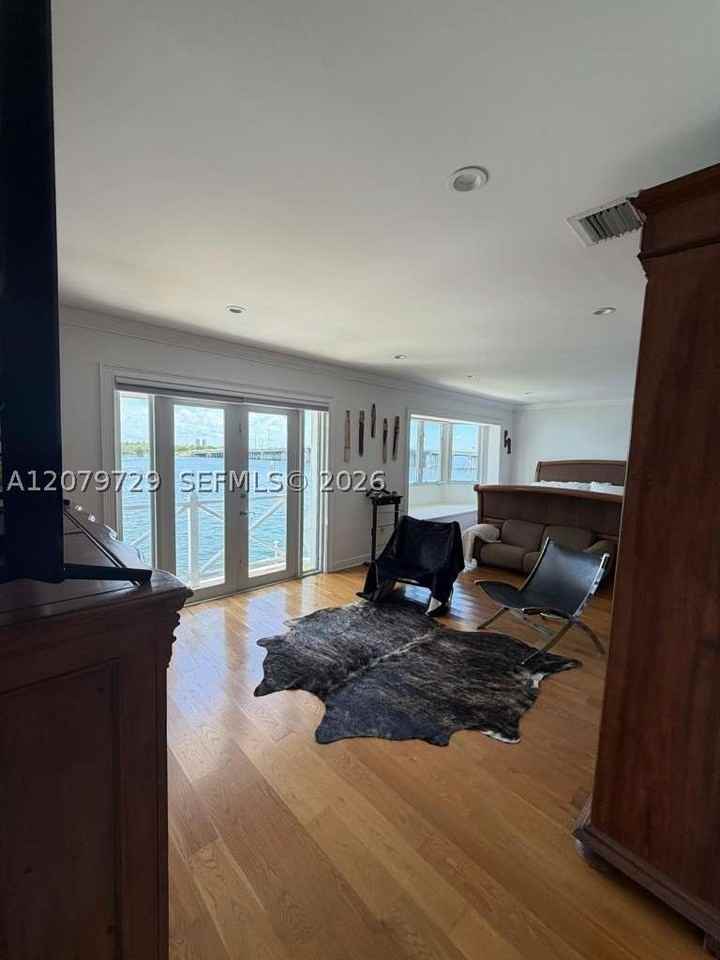 8031 Ne Bayshore Ct #8031 - Photo 7 of 25
