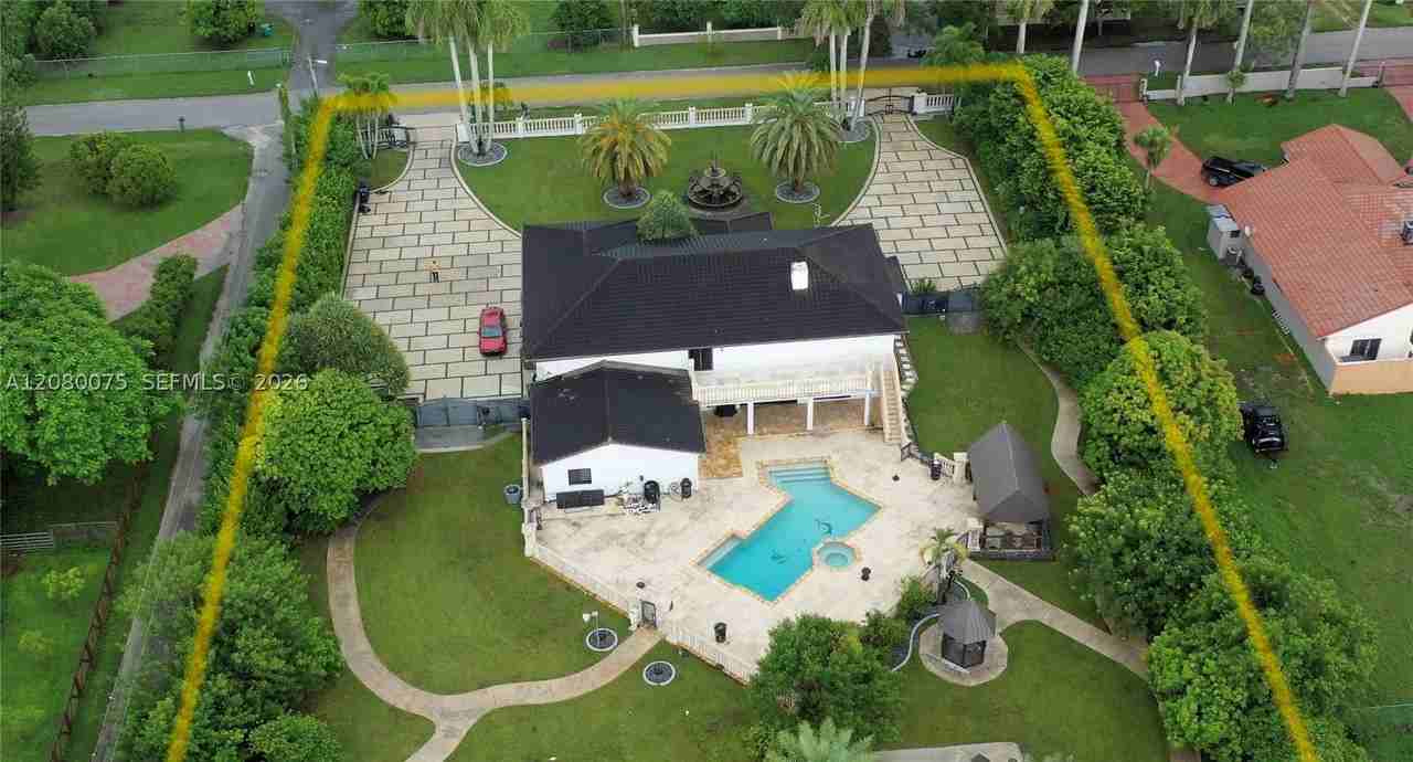 16200 Sw 173rd Ave #1 - Photo 4 of 48