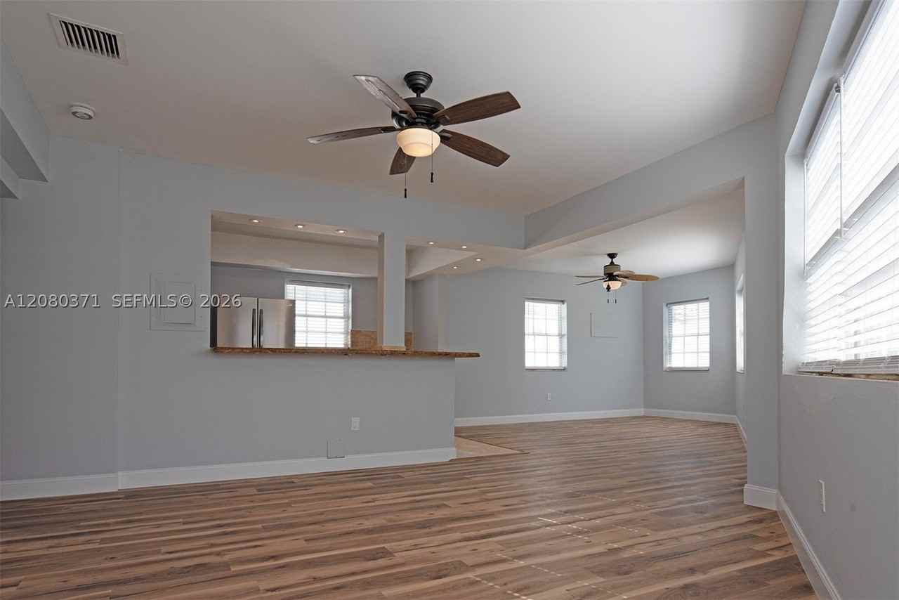 2383 Flamingo Dr #11 - Photo 6 of 32
