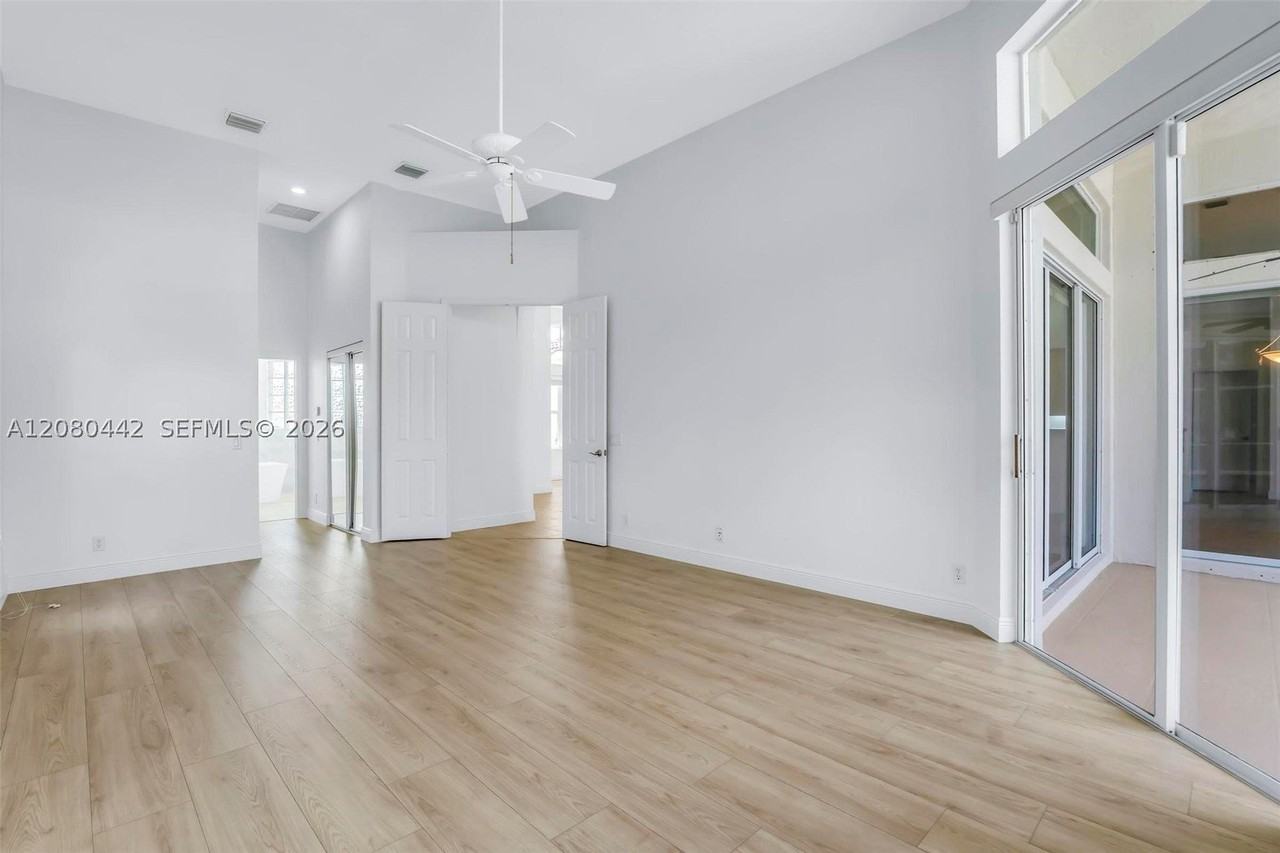 171 Sw 101st Ave - Photo 7 of 31