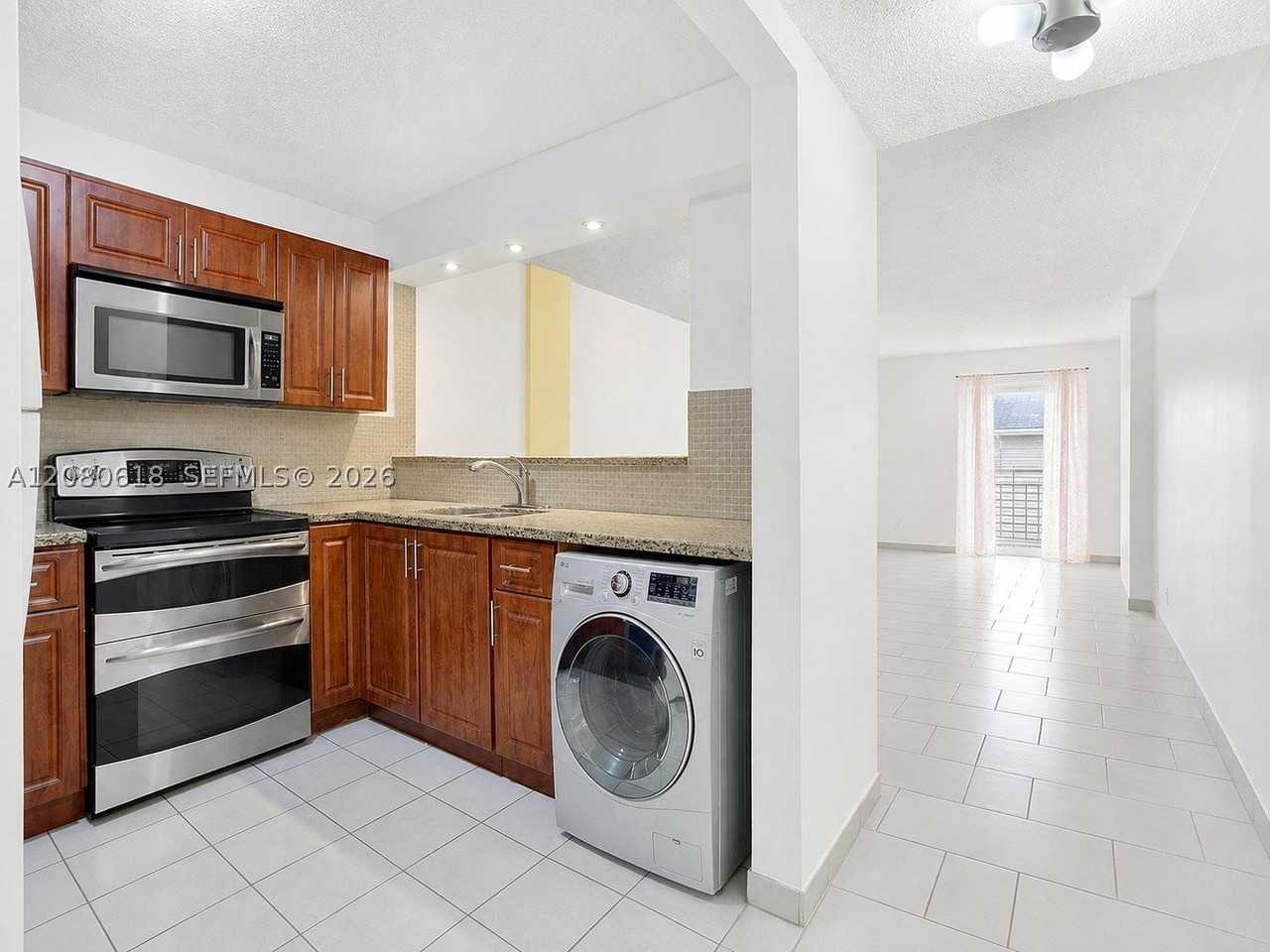 1850 W 56th St #2305 - Photo 5 of 11