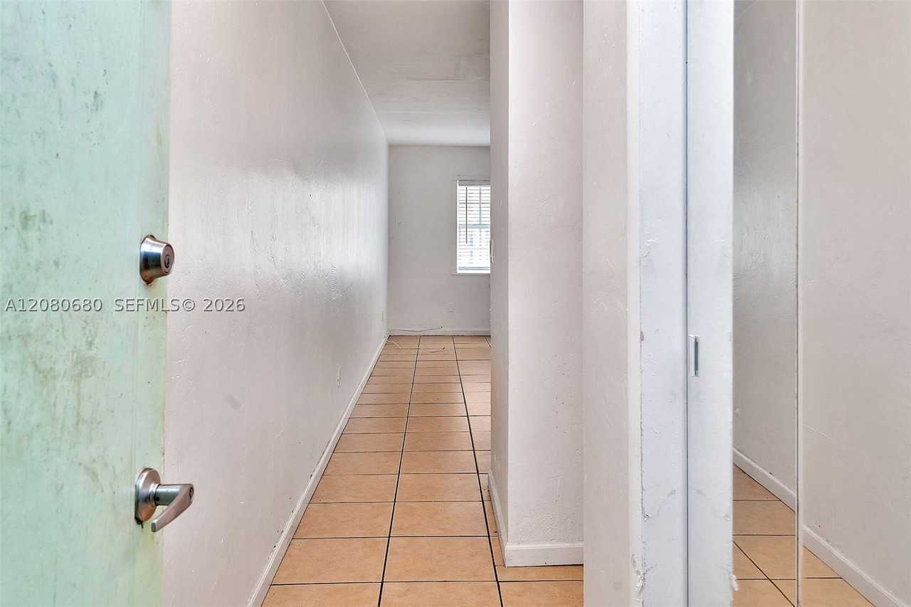 318 Majorca Ave #304 - Photo 5 of 18