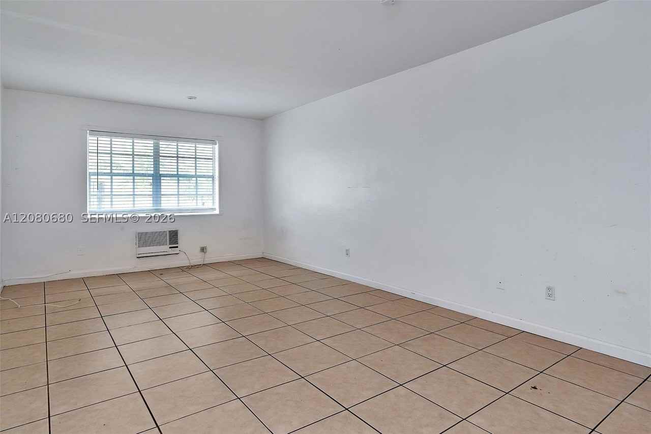 318 Majorca Ave #304 - Photo 6 of 18