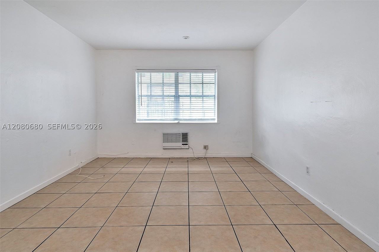 318 Majorca Ave #304 - Photo 7 of 18