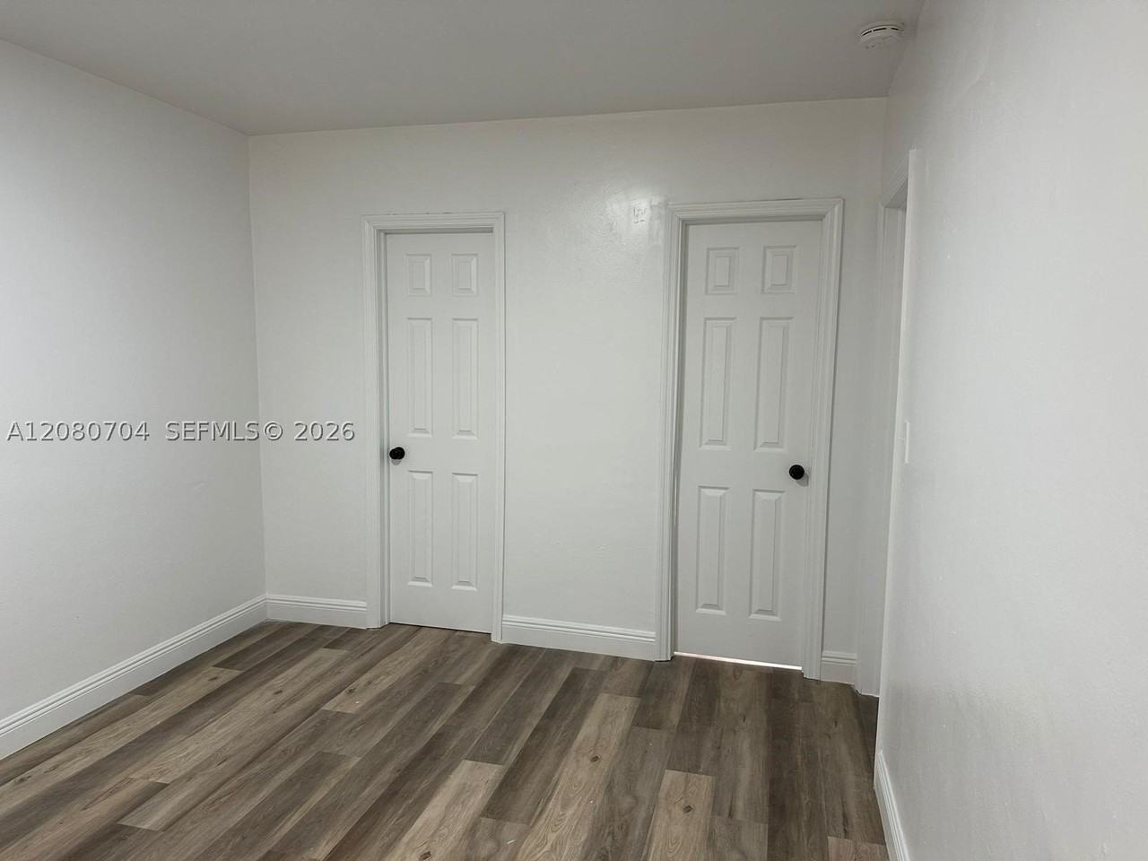 319 Ne 2nd St #4 - Photo 3 of 7