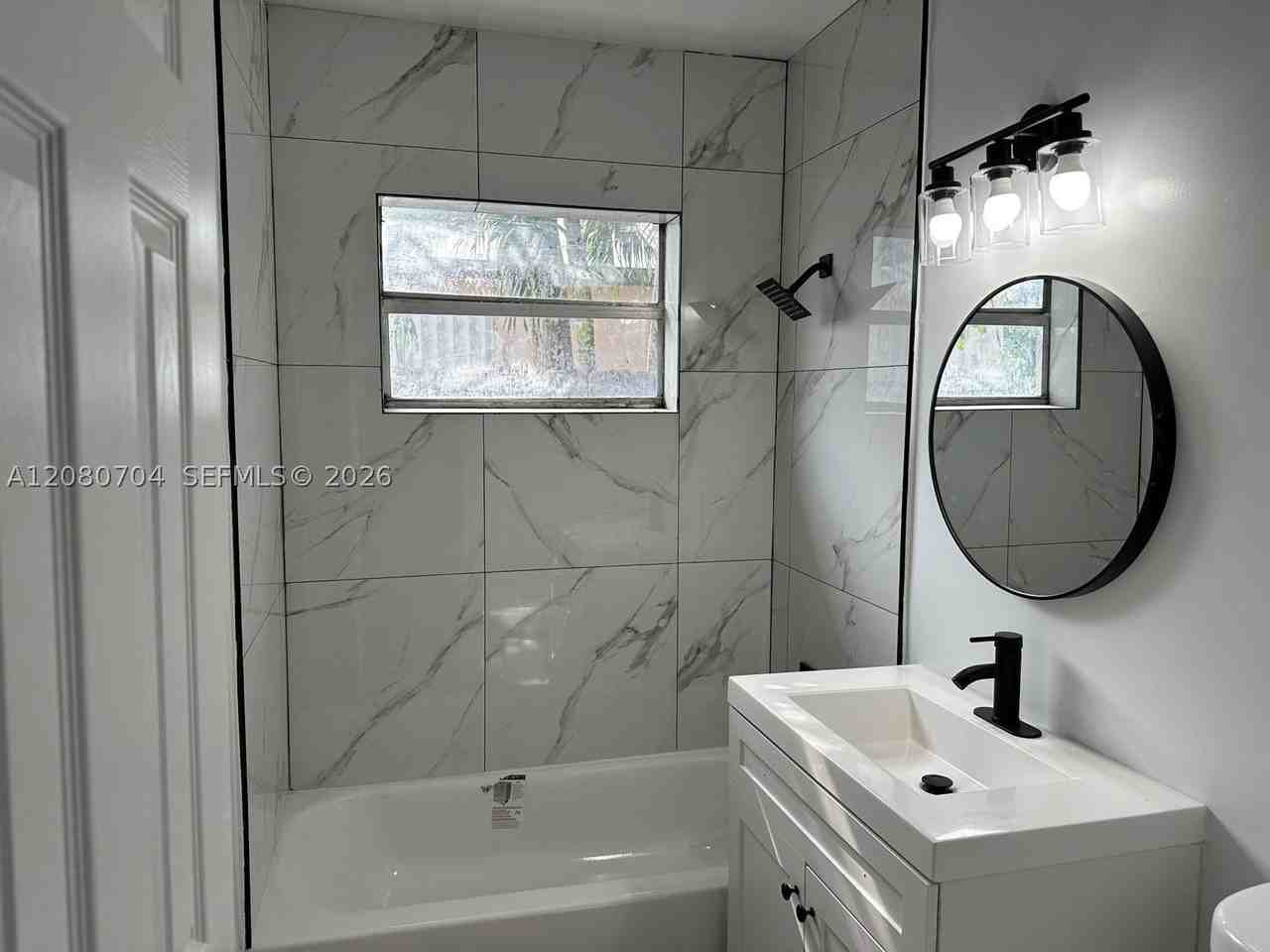 319 Ne 2nd St #4 - Photo 4 of 7