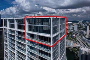 featured image of 465 Brickell Ave