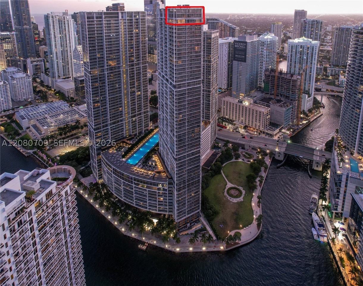465 Brickell Ave - Photo 3 of 50