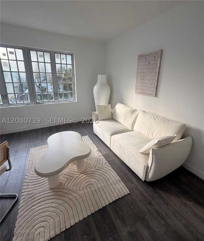 1525 Euclid Ave #2 - Photo 2 of 5