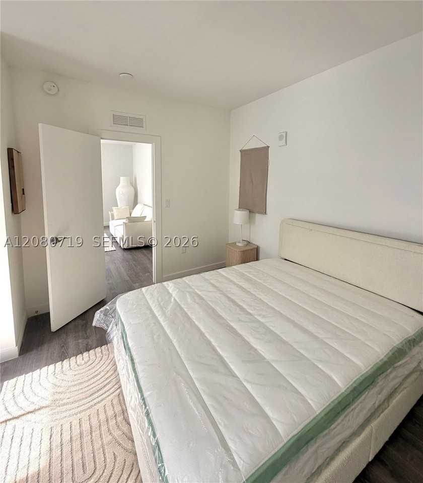 1525 Euclid Ave #2 - Photo 3 of 5