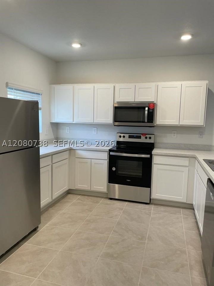 333 Ne 1st Dr - Photo 2 of 24