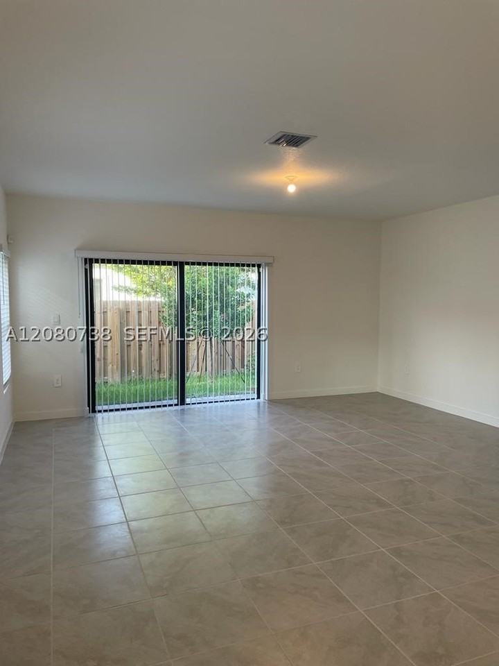 333 Ne 1st Dr - Photo 4 of 24
