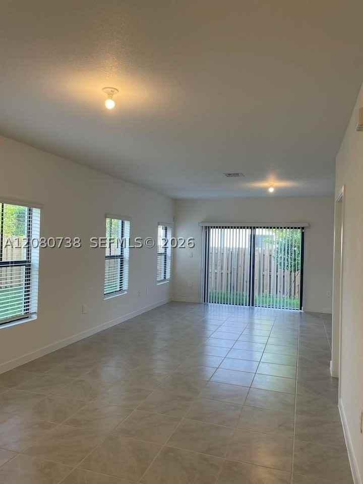 333 Ne 1st Dr - Photo 5 of 24