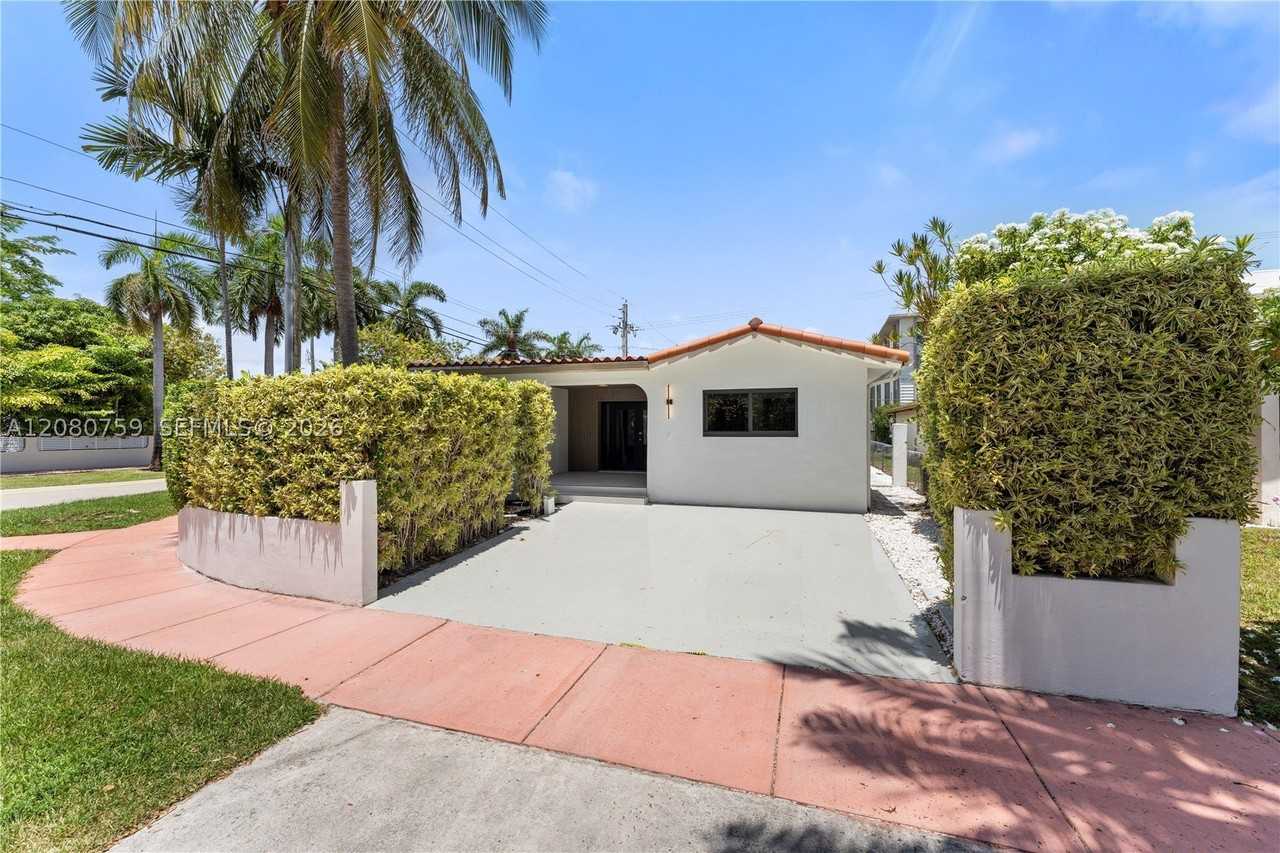 1221 Biarritz Dr - Photo 3 of 50