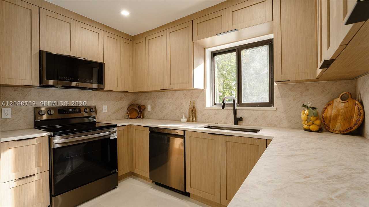 1221 Biarritz Dr - Photo 6 of 50
