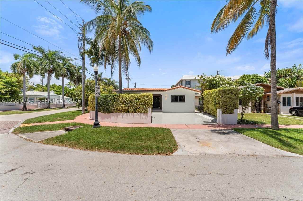 1221 Biarritz Dr - Photo 7 of 50