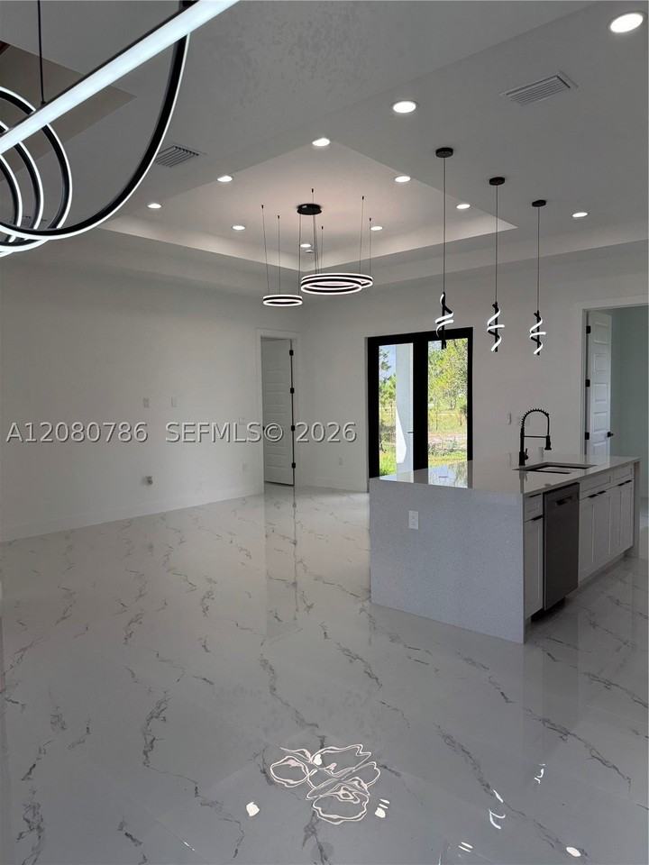 842 Nina Ave S - Photo 2 of 22
