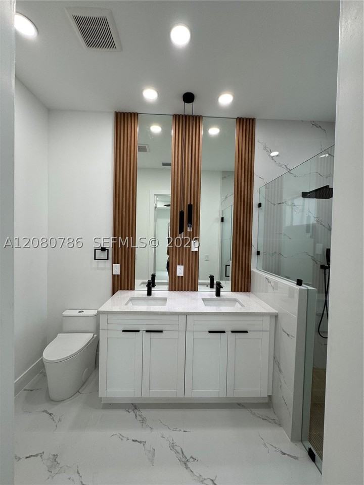 842 Nina Ave S - Photo 4 of 22