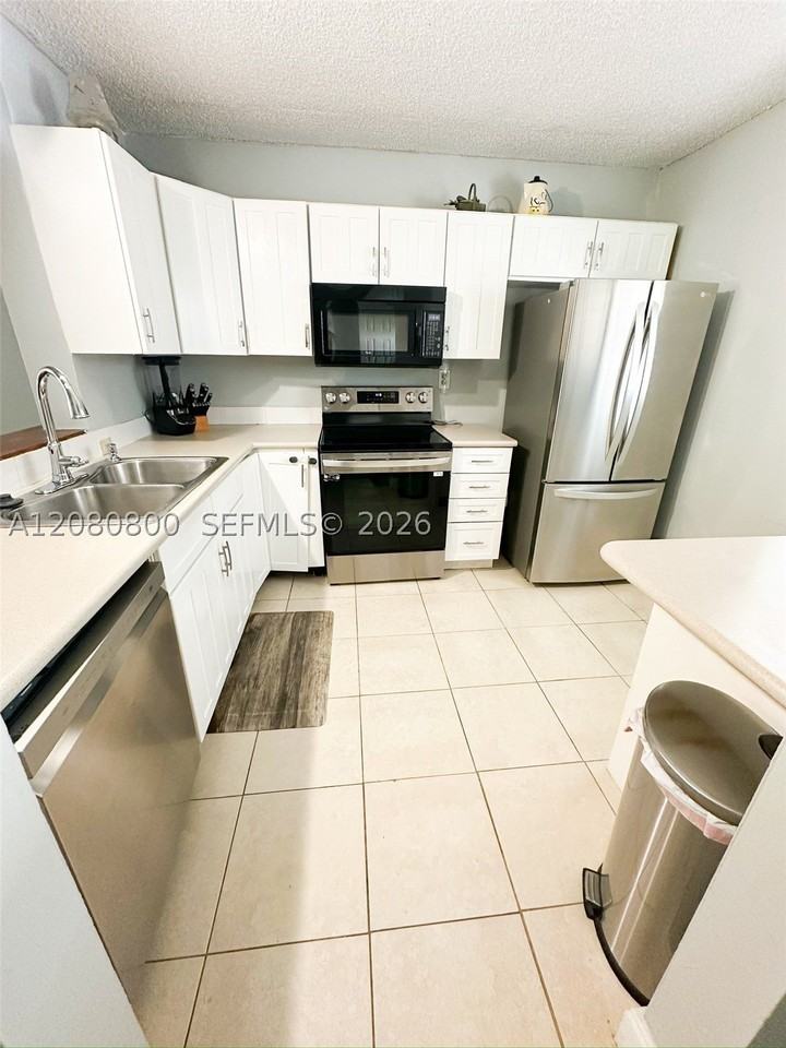 2860 Somerset Dr #400K - Photo 2 of 24