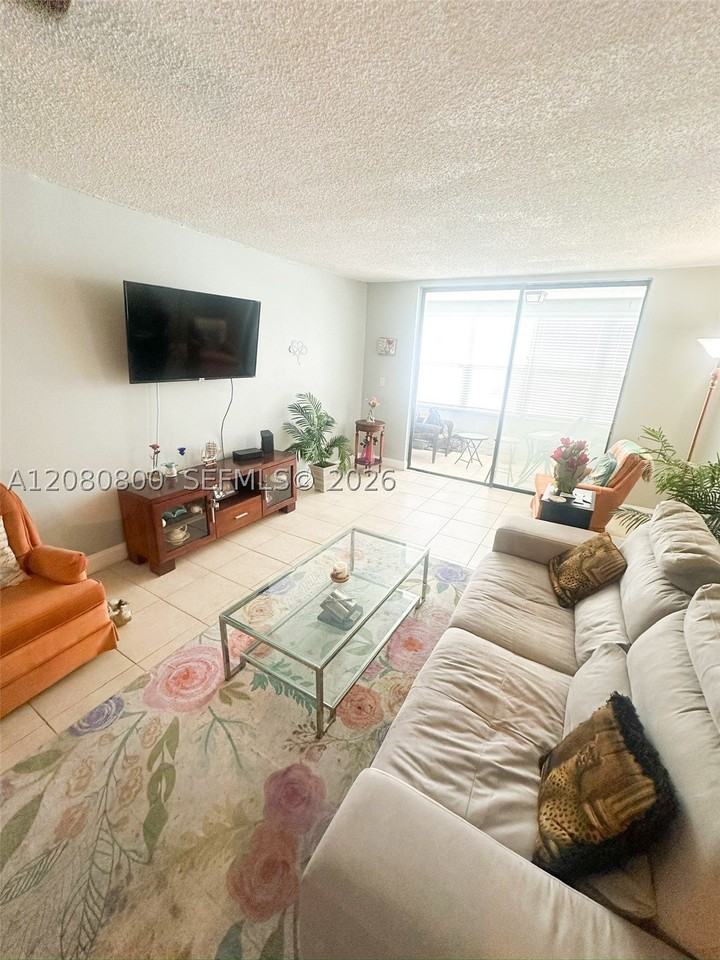 2860 Somerset Dr #400K - Photo 4 of 24