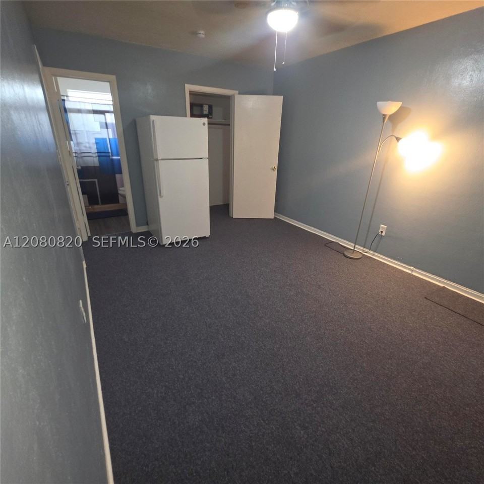 28 Nw 170th St #2 - Photo 2 of 9