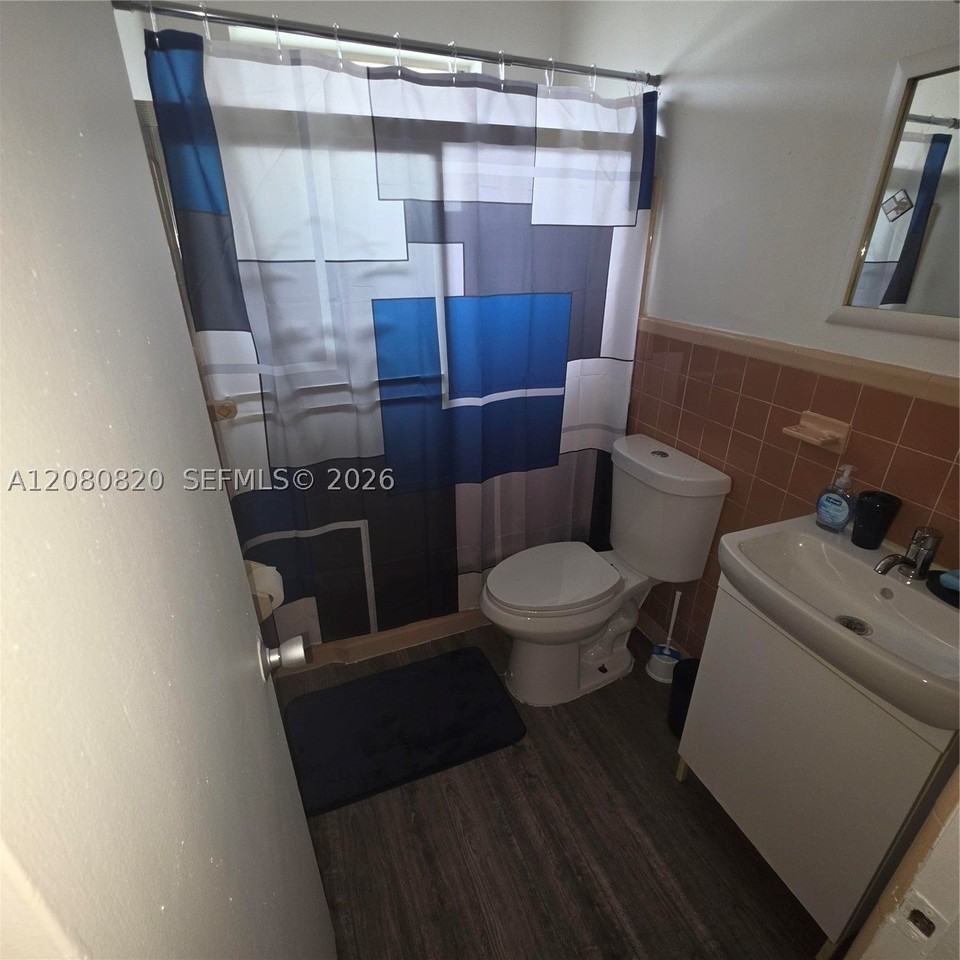 28 Nw 170th St #2 - Photo 6 of 9