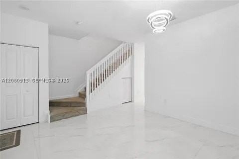 957 Ne 211th St - Photo 3 of 38