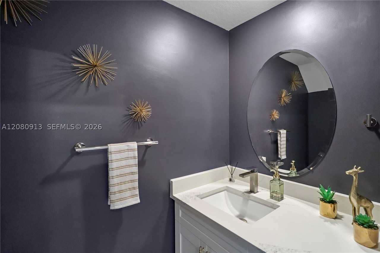 957 Ne 211th St - Photo 5 of 38