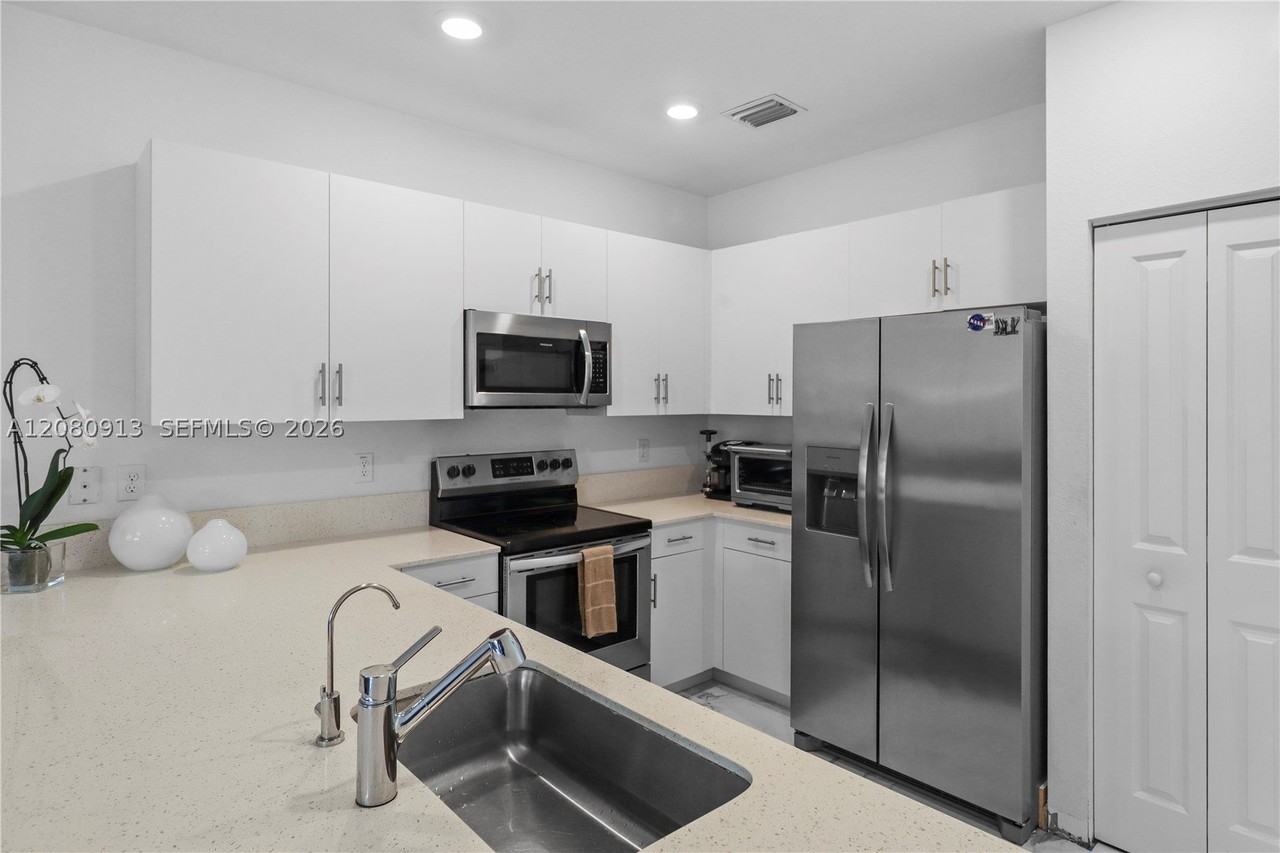 957 Ne 211th St - Photo 6 of 38
