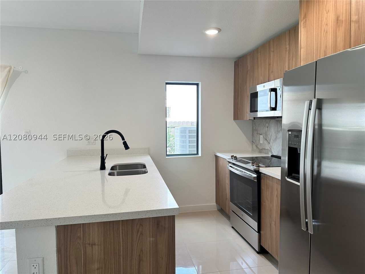 307 Nw 13th Pl #0 - Photo 5 of 22