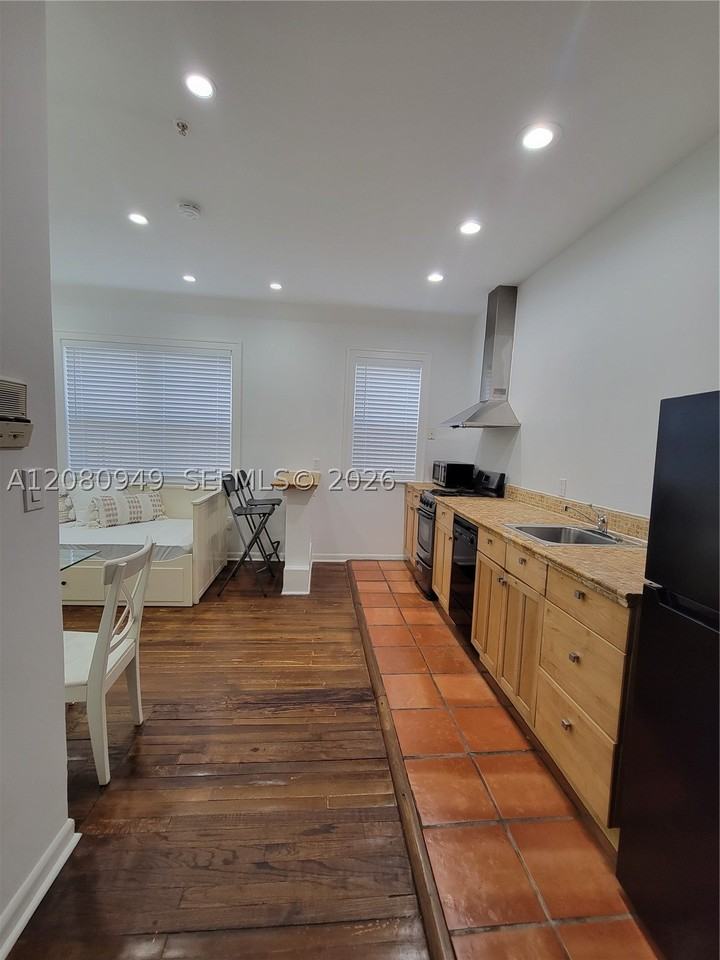 1521 Lenox Ave #105 - Photo 4 of 25