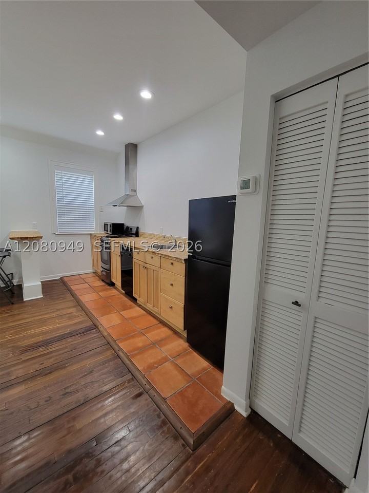 1521 Lenox Ave #105 - Photo 5 of 25