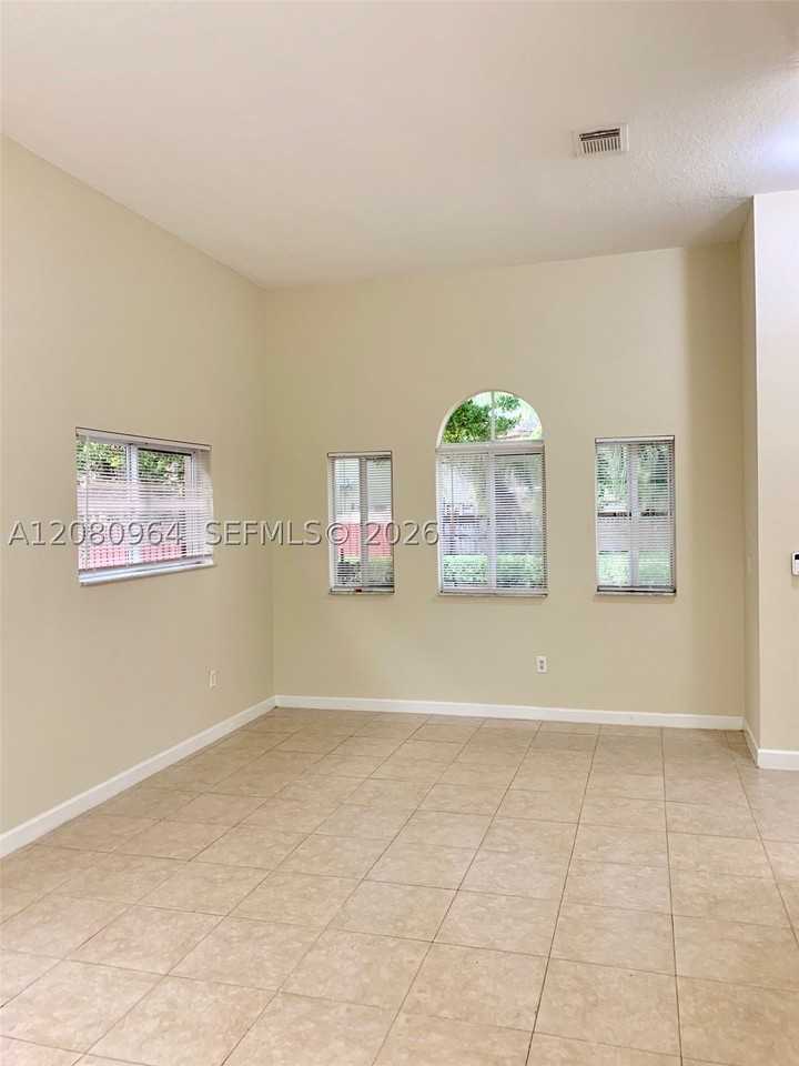 2536 Ne 41st Ave #2536 - Photo 4 of 20