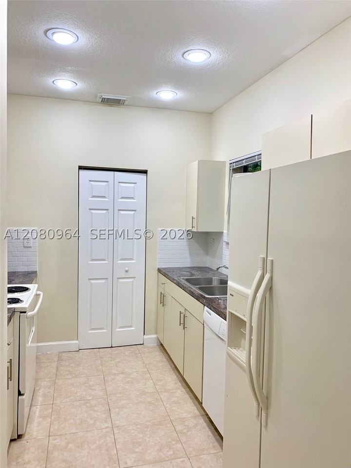 2536 Ne 41st Ave #2536 - Photo 5 of 20