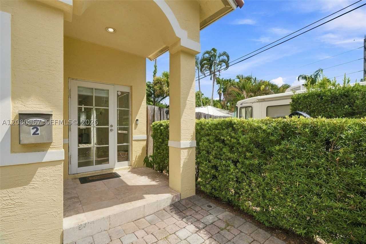 913 Sw 8th St #2 - Photo 5 of 44