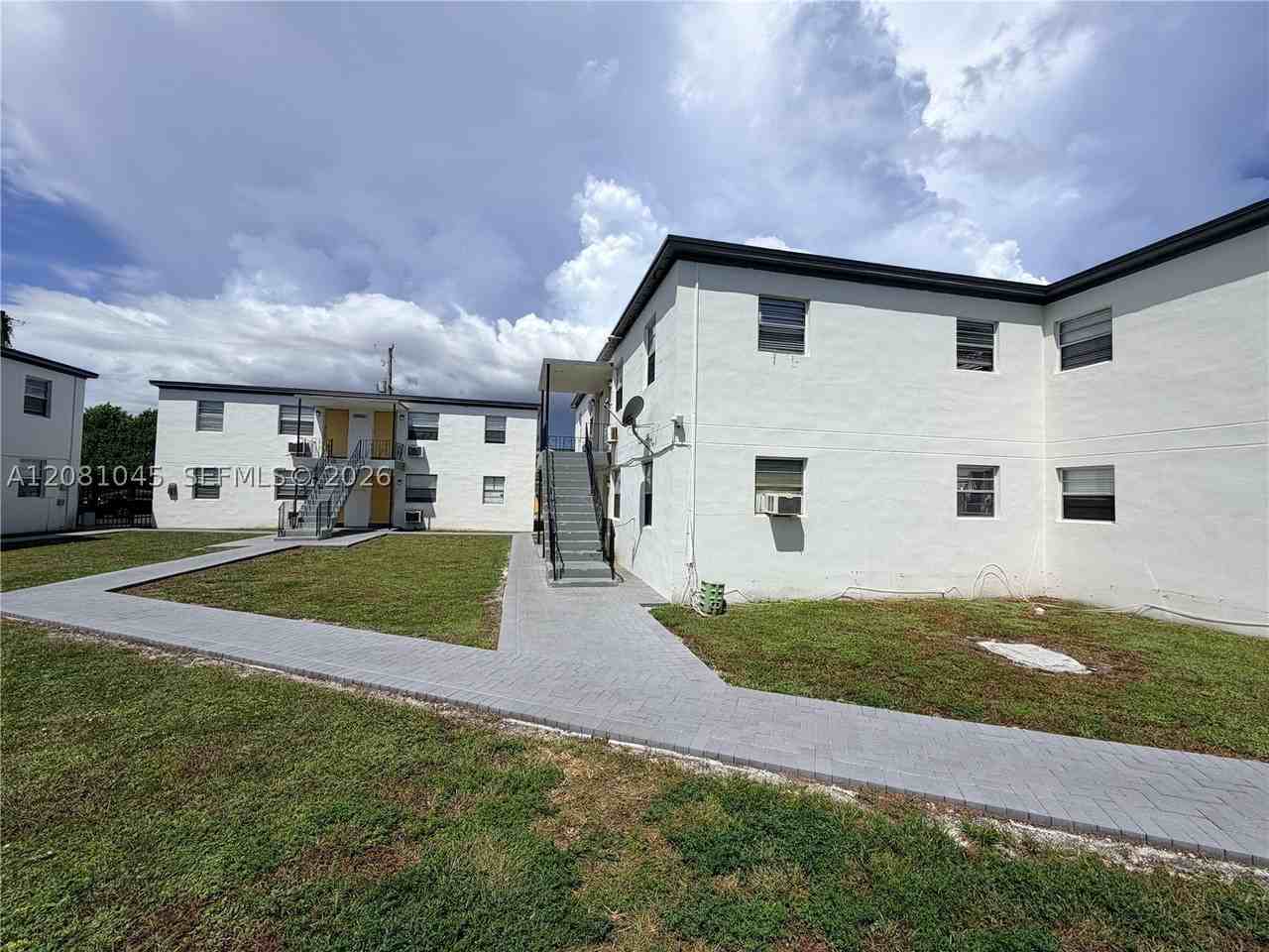 730 Nw 101st St #1A - Photo 4 of 5