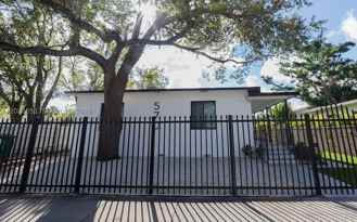 570 Ne 69th St #5 - Photo 1 of 1