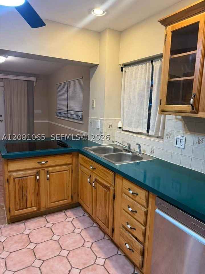 711 Sw 9th Ave - Photo 5 of 23