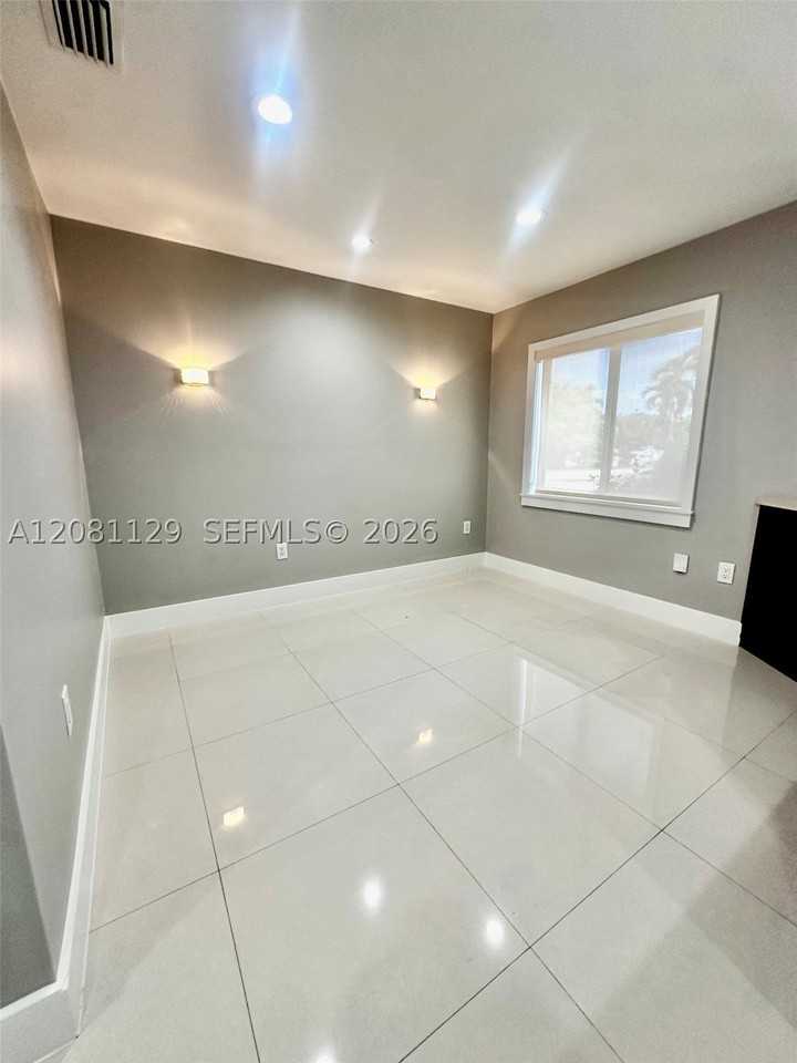 12851 Nw 11th St - Photo 5 of 25