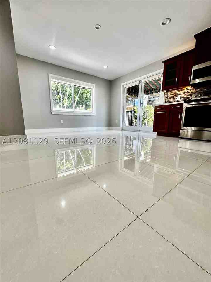 12851 Nw 11th St - Photo 6 of 25