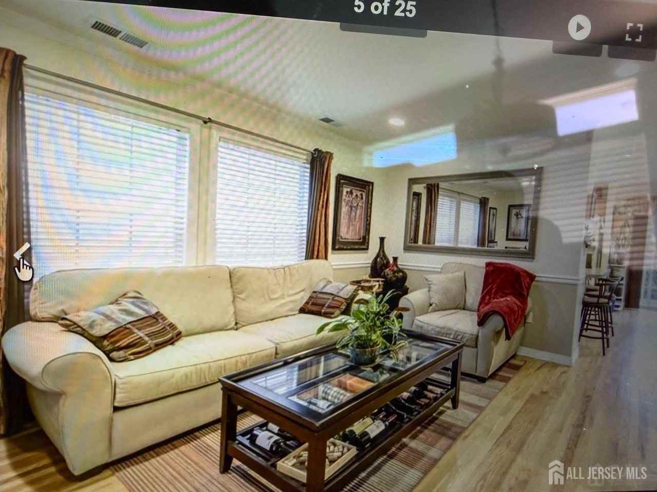 339 Jeffries St - Photo 4 of 20